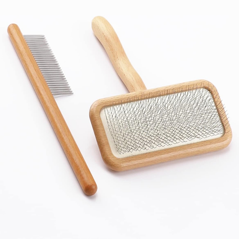 Bamboo pet comb to make the pet hair care easier