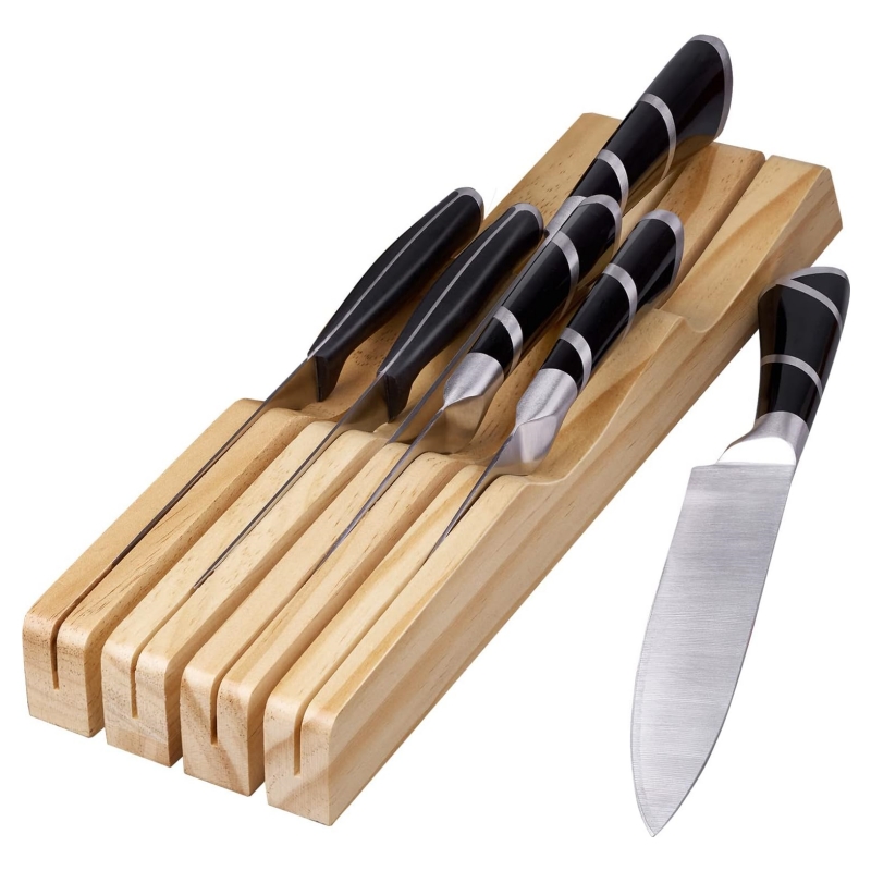 The wooden knife storage rack brings a simple and elegant kitchen style