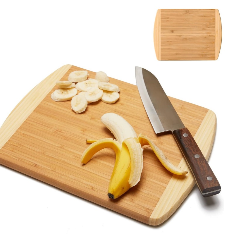 Comparison of bamboo wood chopping board and plastic chopping board