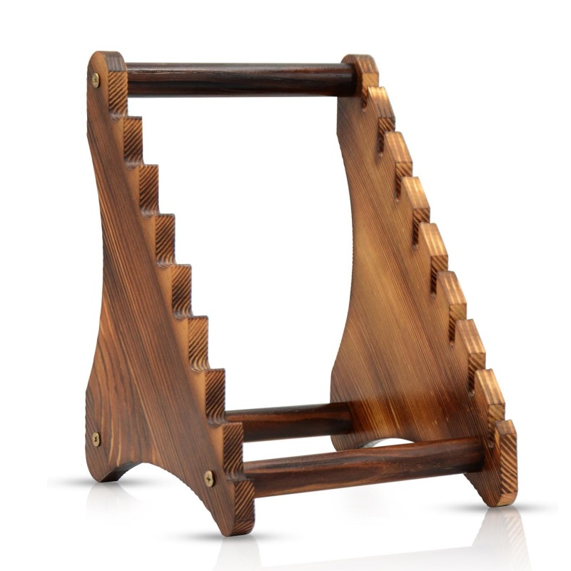 The wooden knife storage stand enhances the utilization rate of kitchen space