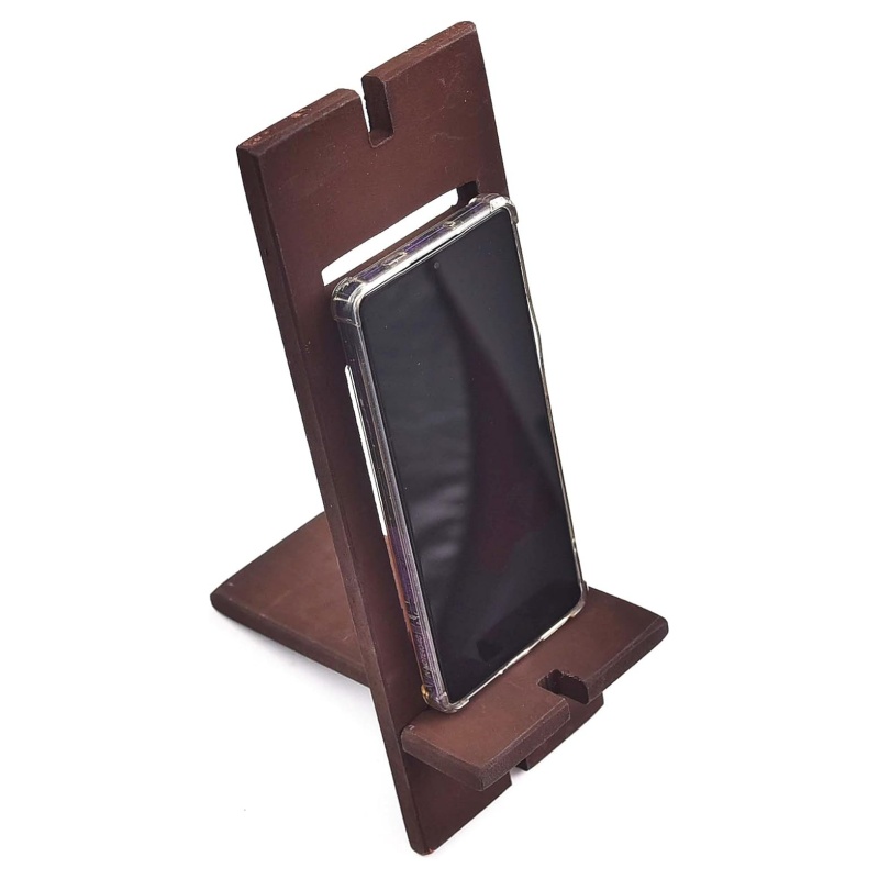 The wooden phone stand easily solves the problem of placing the phone