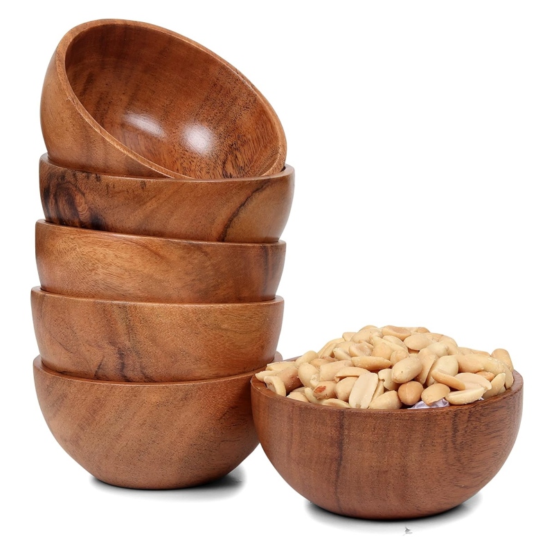 The wooden bowl makes the details of the dining table more textured