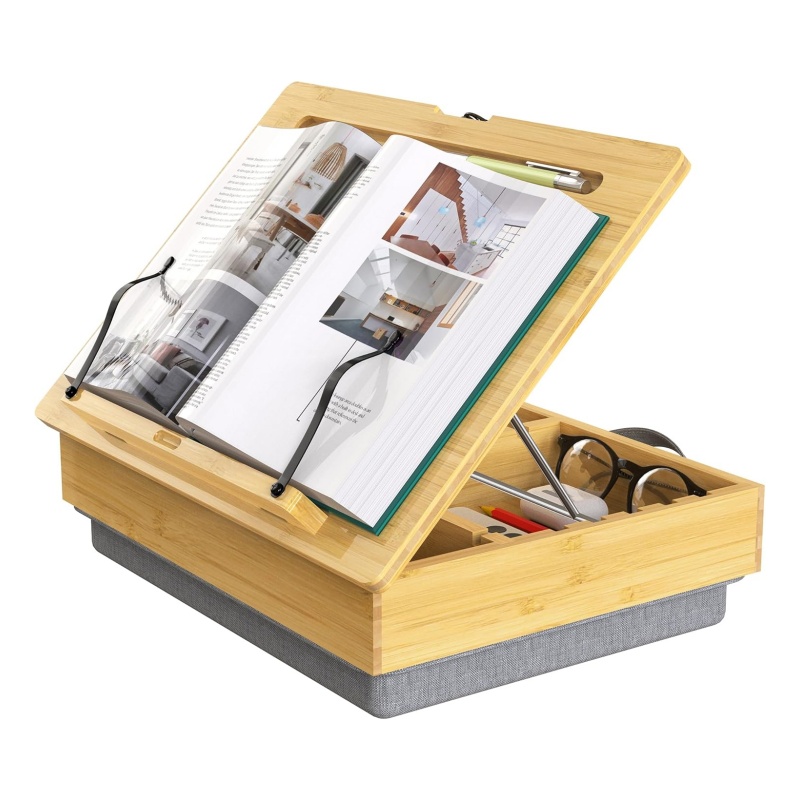 The natural texture of the bamboo reading frame brings elegant atmosphere