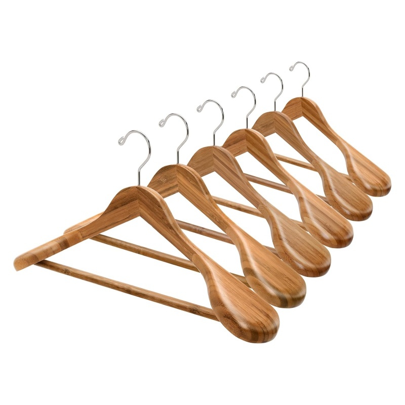 Choose wooden clothes hangers to improve the preservation quality of clothes