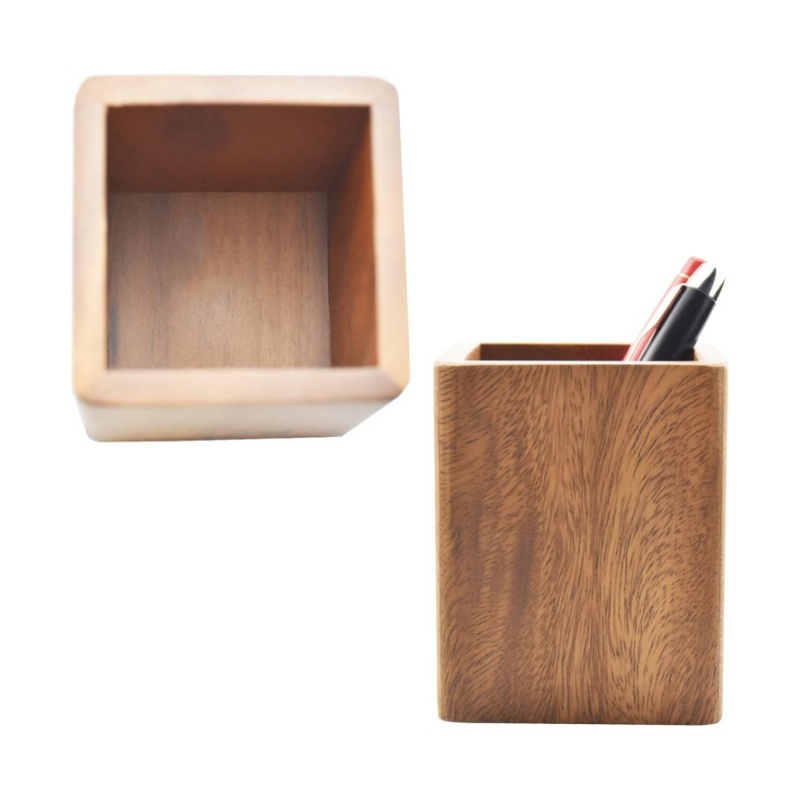 The natural wood grain of the wooden pen holder makes the stationery look delicate